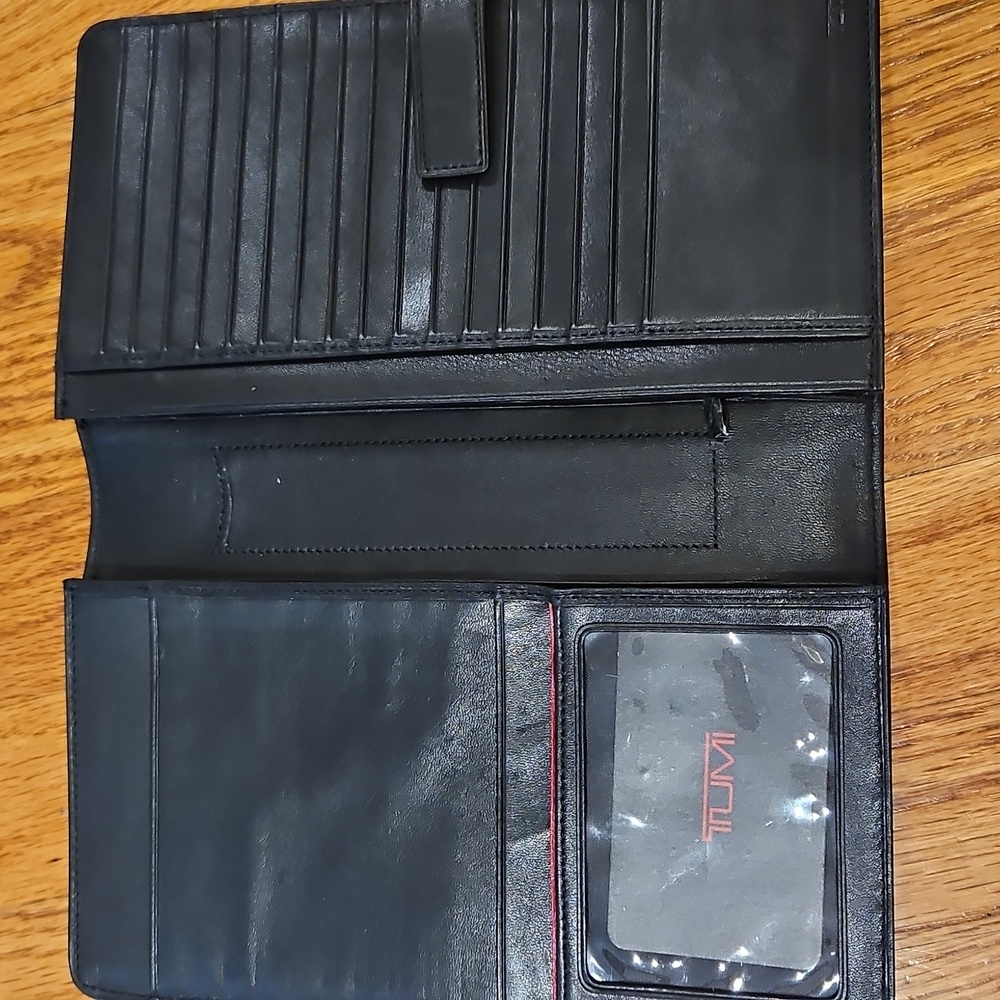 TUMI Leather Passport Case And Wallet - Picture 4 of 9